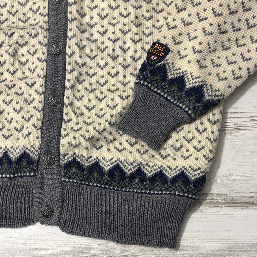 Dale of Norway 100% Wool  Gray and Cream Patterned Cardigan Size Large - Picture 2 of 12